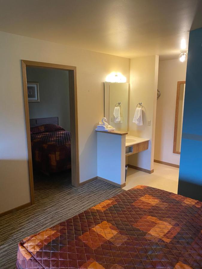 Malibu Inn Lake Delton Экстерьер фото