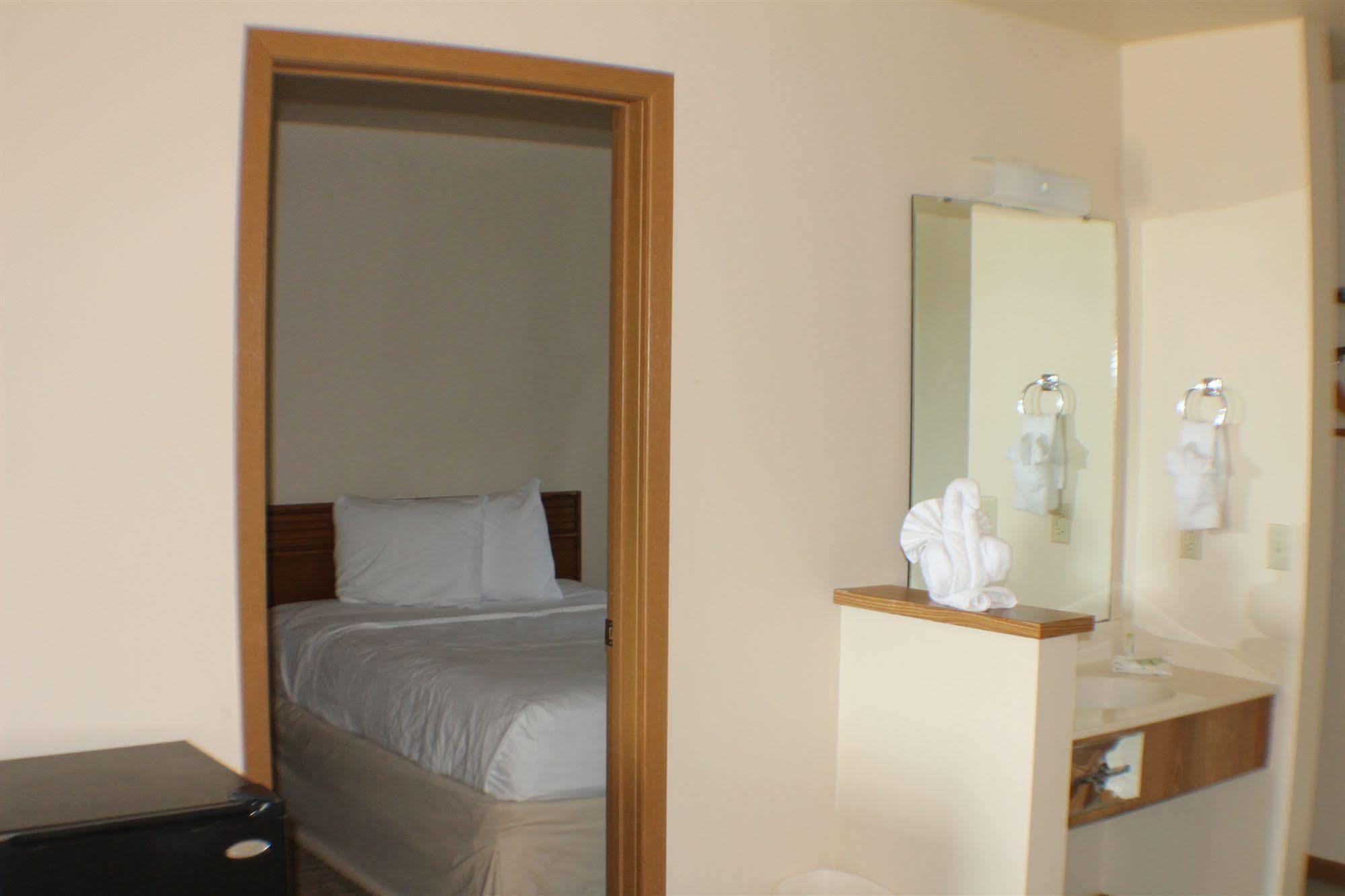 Malibu Inn Lake Delton Экстерьер фото